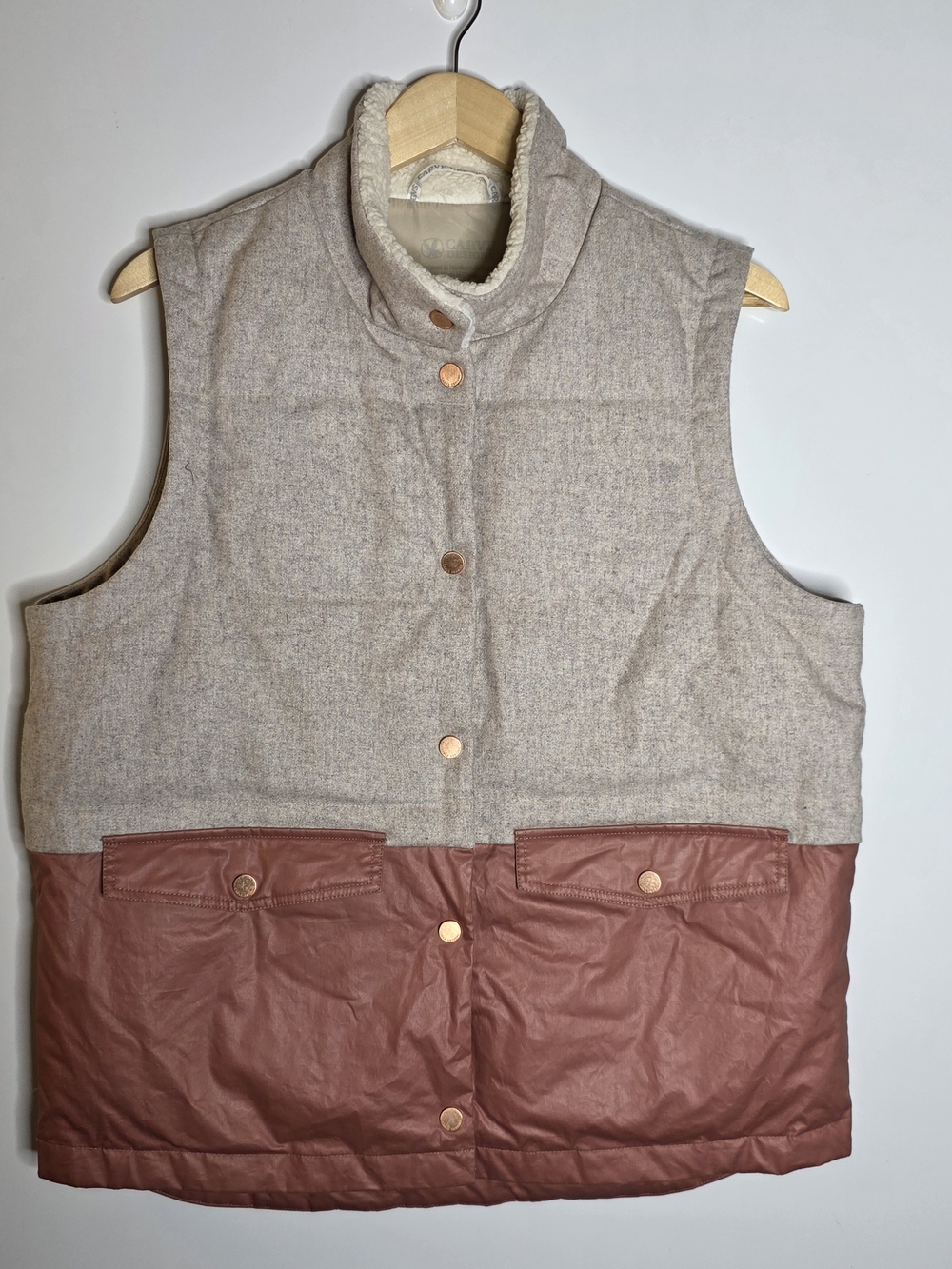 Carve Designs 2 tone Zane insulated vest mauve & tan Size Large